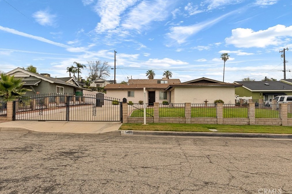 5433 Golondrina Dr, San Bernardino, CA 92404-2943