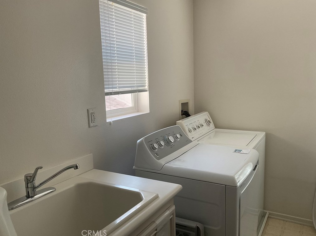 437 Sonora Cir, Redlands CA  92373-8509 exterior