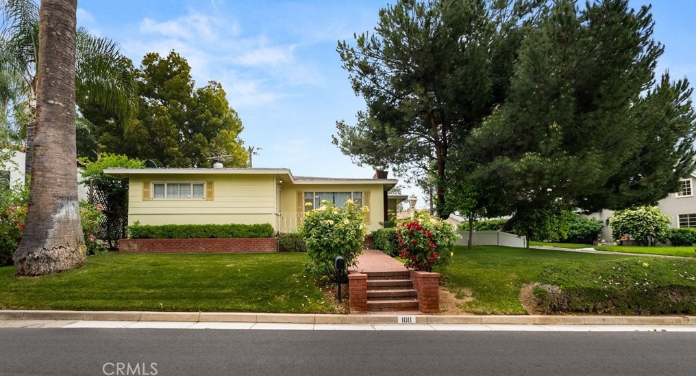 1011 La Hermosa Dr, Redlands, CA 92373-6915