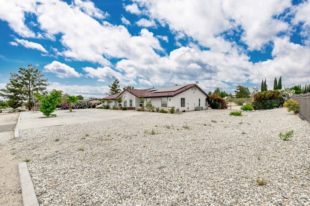 18790 Siskiyou Rd, Apple Valley, CA 92307