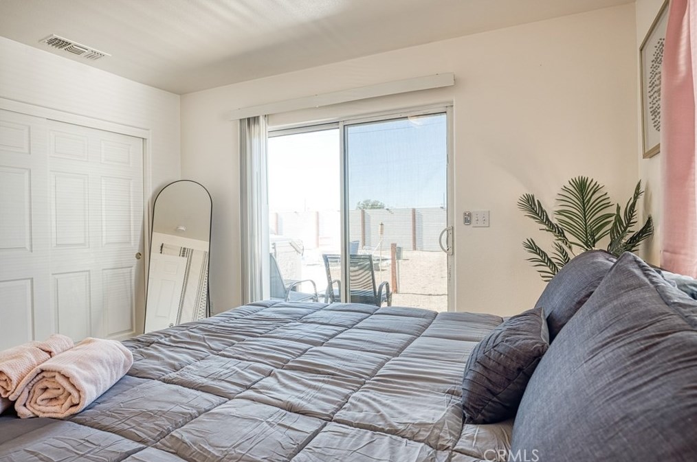 4992 1st St, Joshua Tree CA 92252-4219 exterior