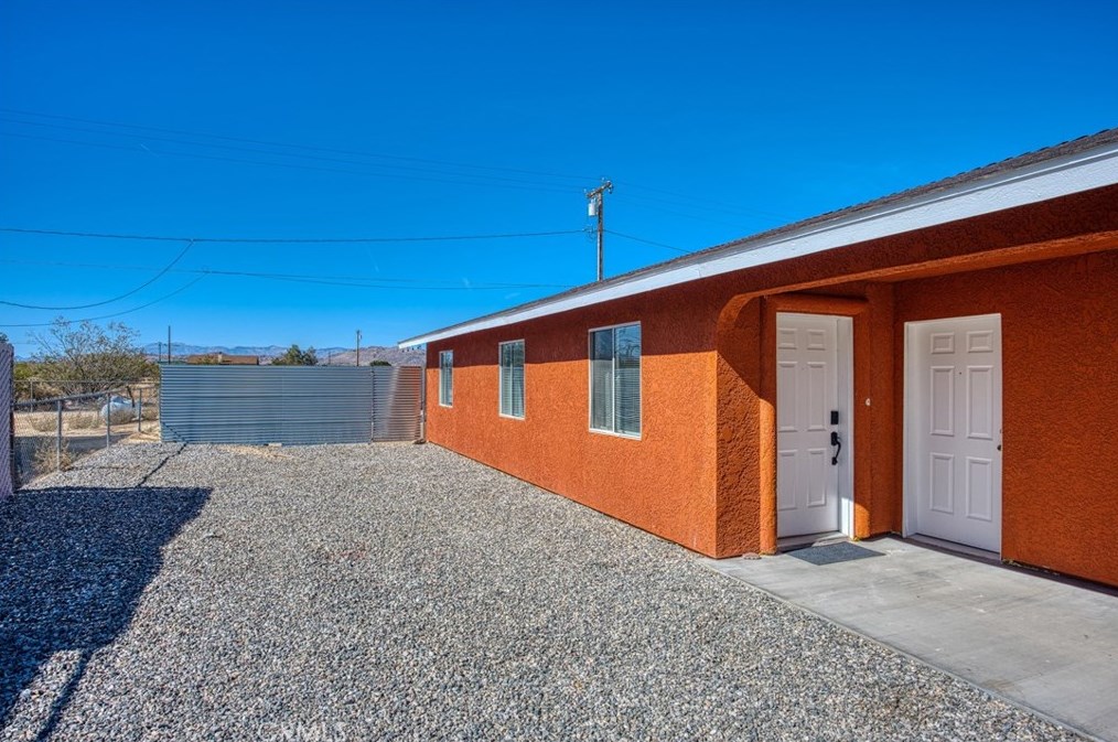 4992 1st St, Joshua Tree CA 92252-4219 exterior