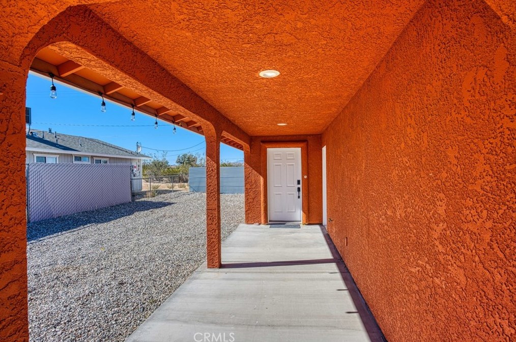 4992 1st St, Joshua Tree CA 92252-4219 exterior