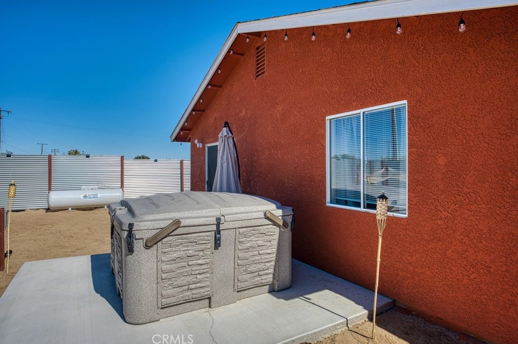 4992 1st St, Joshua Tree CA 92252-4219 exterior