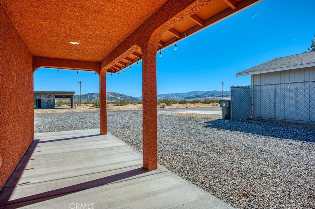 4992 1st St, Joshua Tree CA 92252-4219 exterior