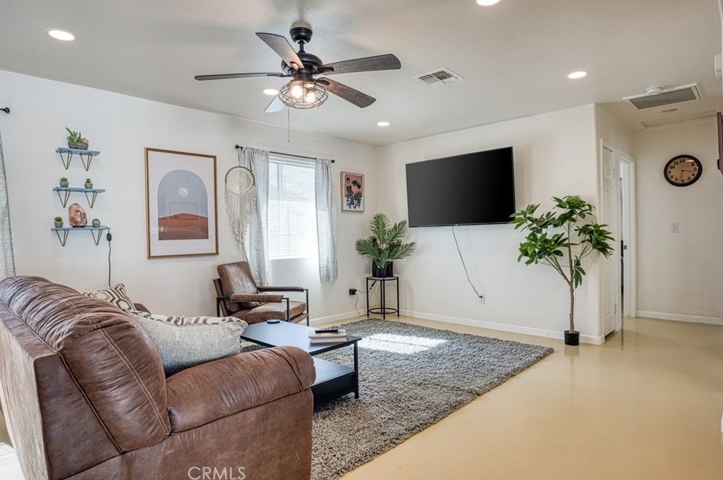 4992 1st St, Joshua Tree CA 92252-4219 exterior