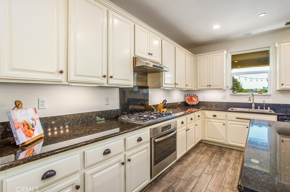1521 Patterson Ranch Rd, Redlands CA  92374-2971 exterior