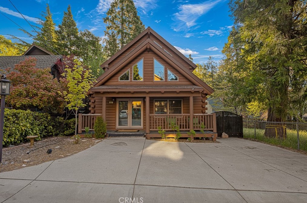 357 Maple Dr, Lake Arrowhead, CA 92352-9707