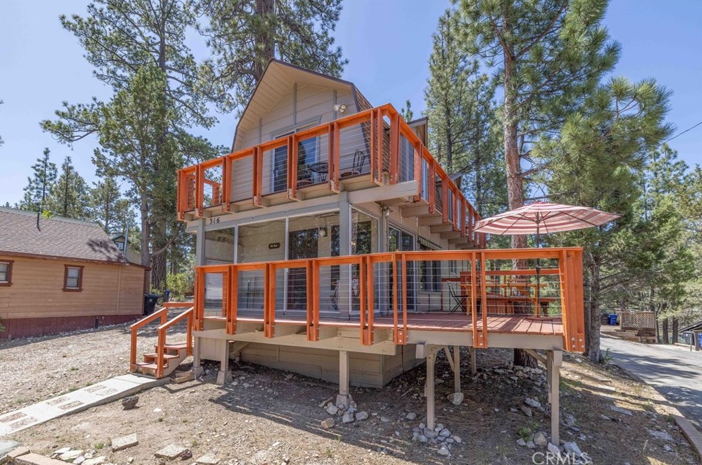 316 Hilltop Ln, Big Bear City, CA 92314