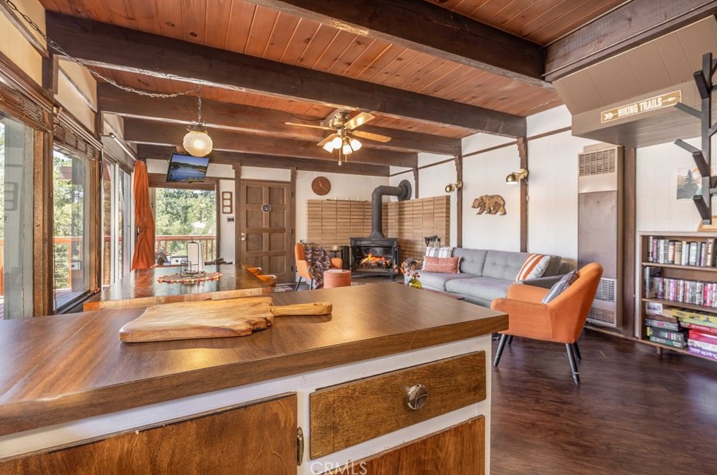 316 Hilltop Ln, Big Bear City CA  92314-9637 exterior