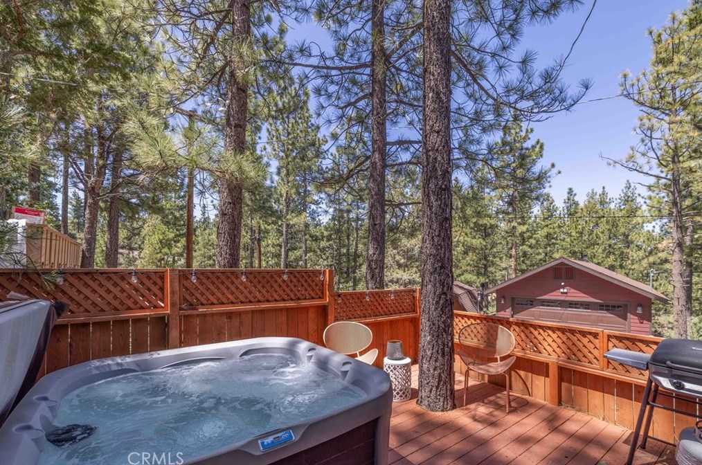 316 Hilltop Ln, Big Bear City CA  92314-9637 exterior