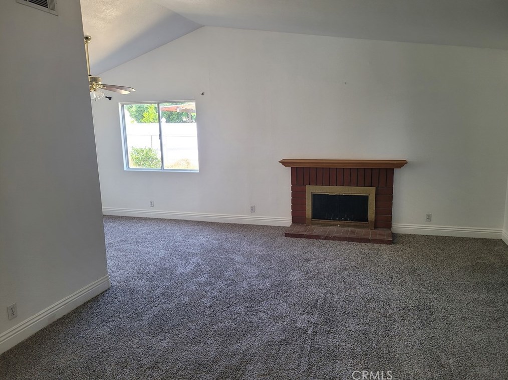 987 Grove St, Rialto, CA 92376-4713