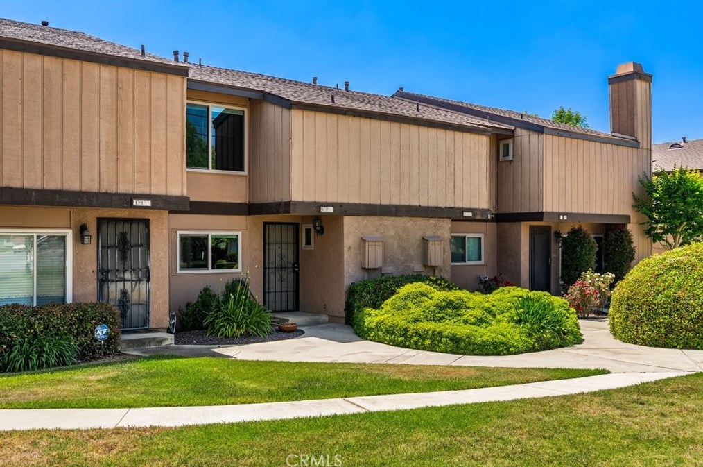 121 Center Pl, Redlands, CA 92373-8105