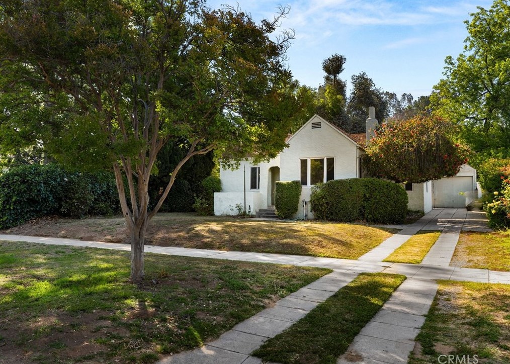 230 Highland Ave, Redlands, CA 92373-6822