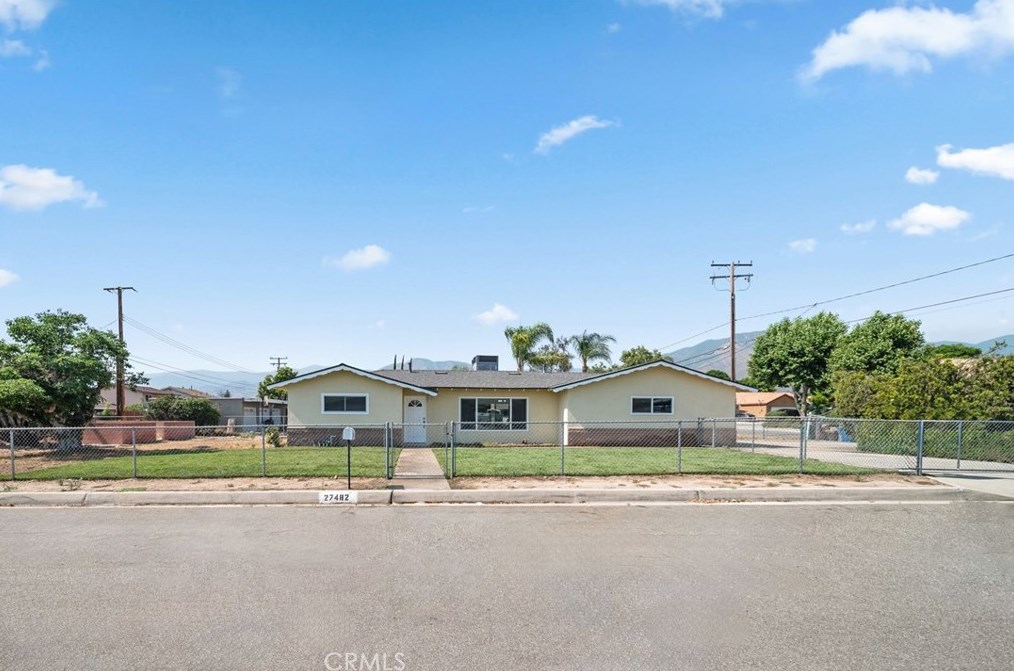 27482 6th St, Highland, CA 92346-4304