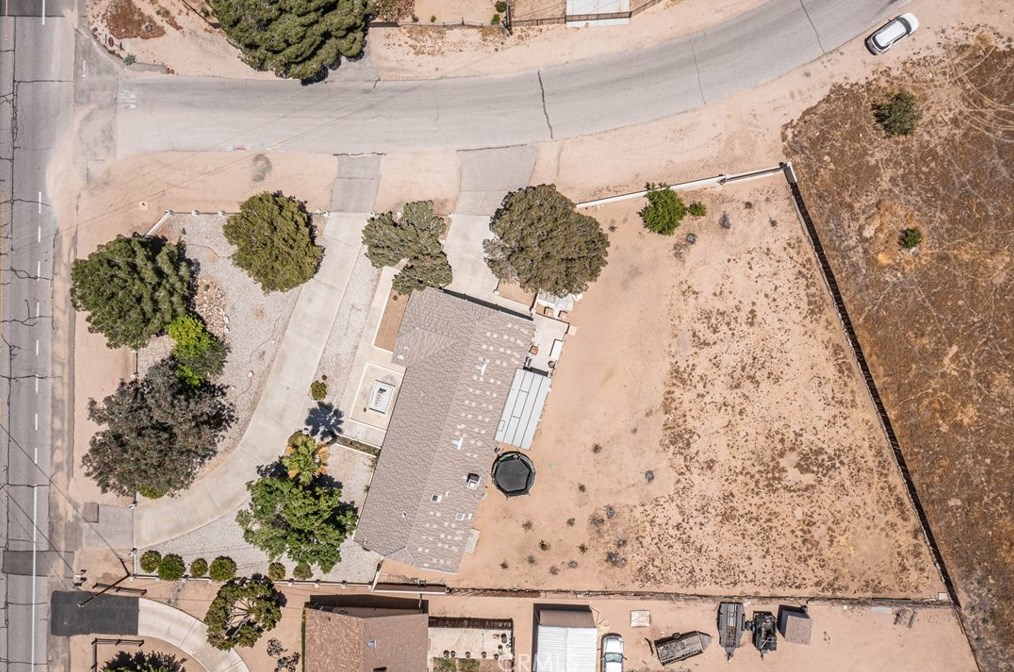 17135 Danbury Ave, Hesperia CA  92345-7001 exterior