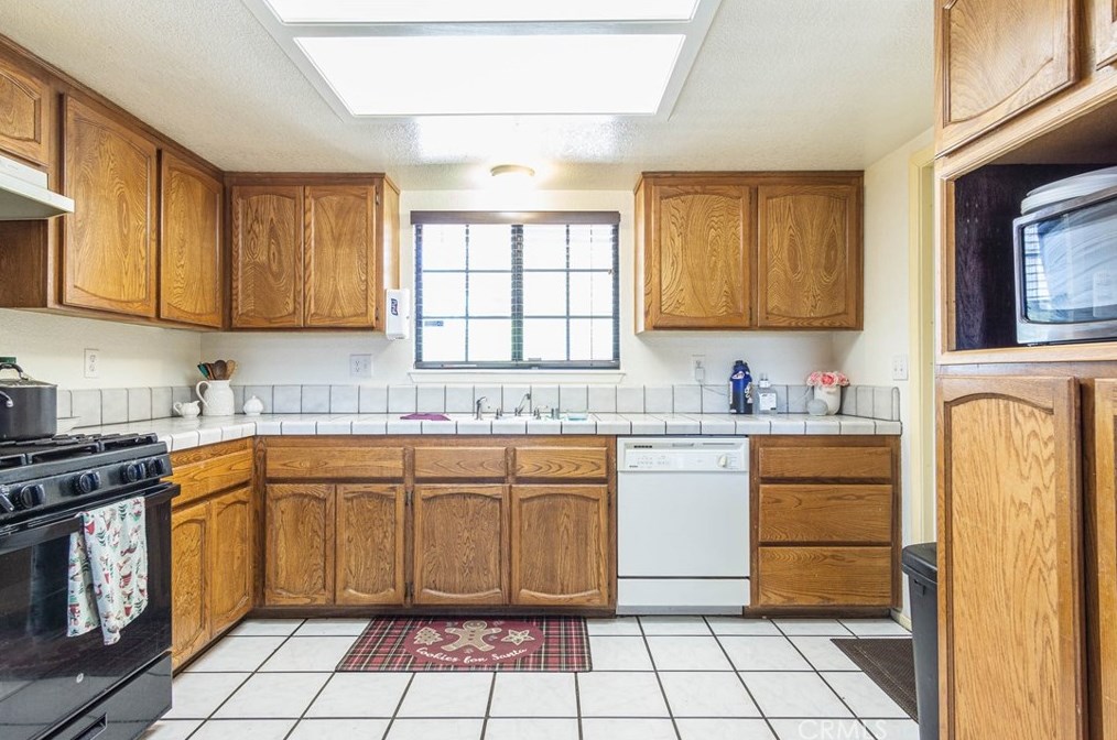 17135 Danbury Ave, Hesperia CA  92345-7001 exterior