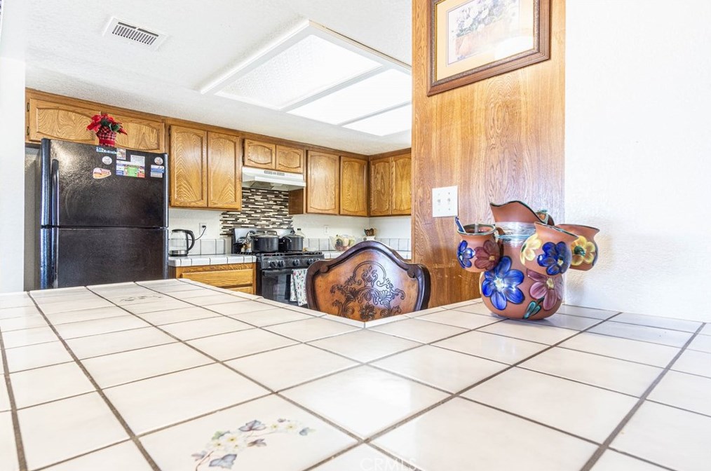 17135 Danbury Ave, Hesperia CA  92345-7001 exterior