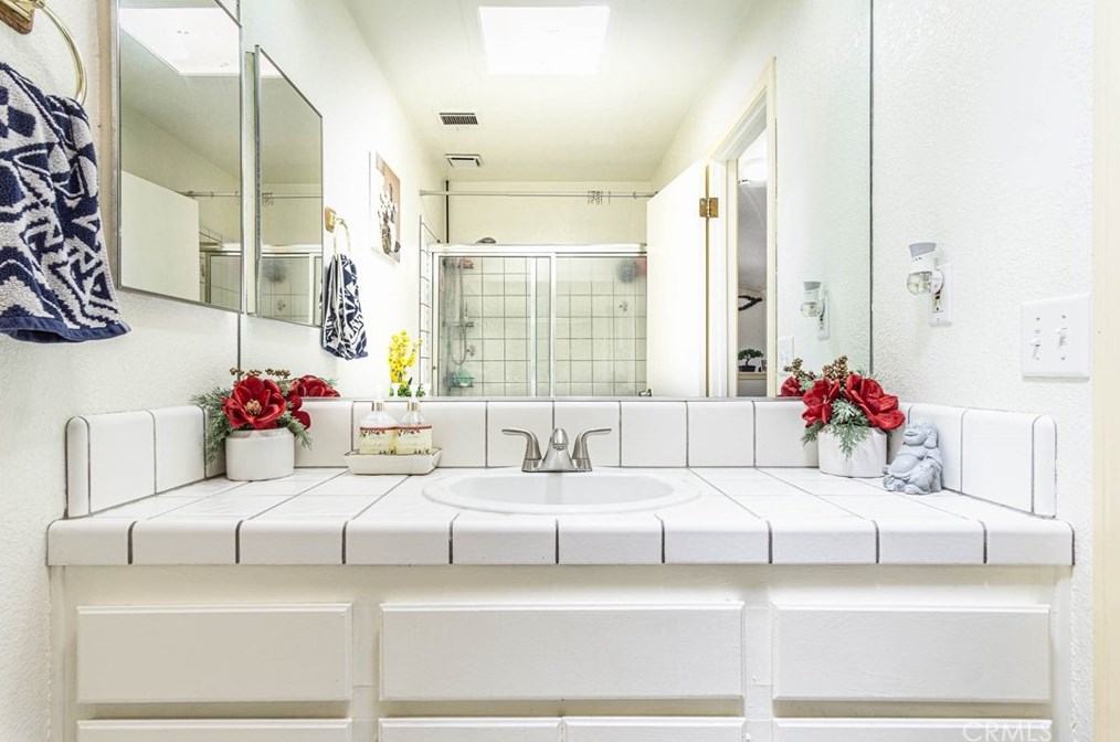 17135 Danbury Ave, Hesperia CA  92345-7001 exterior