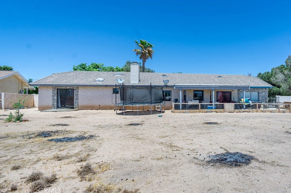 17135 Danbury Ave, Hesperia CA  92345-7001 exterior