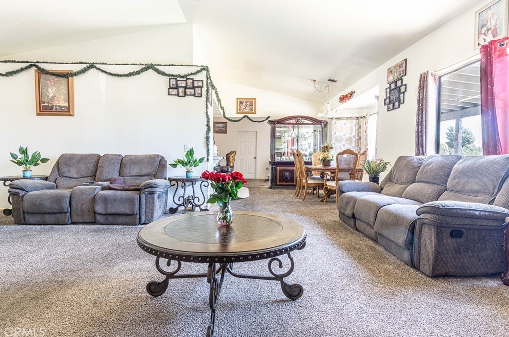 17135 Danbury Ave, Hesperia CA  92345-7001 exterior