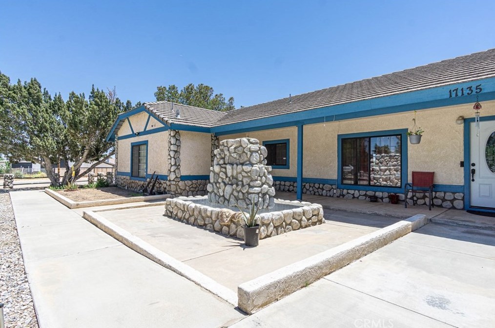 17135 Danbury Ave, Hesperia CA  92345-7001 exterior