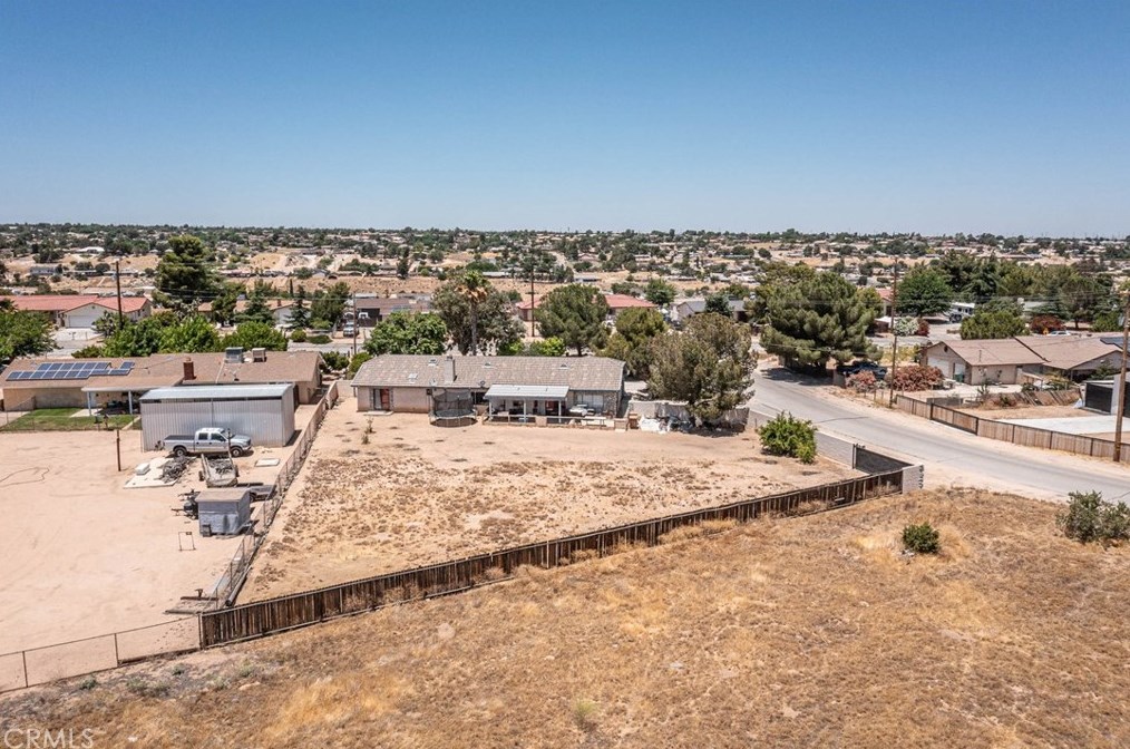 17135 Danbury Ave, Hesperia CA  92345-7001 exterior