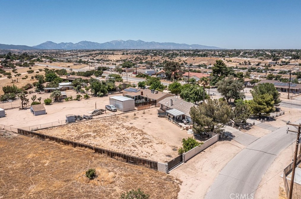 17135 Danbury Ave, Hesperia CA  92345-7001 exterior