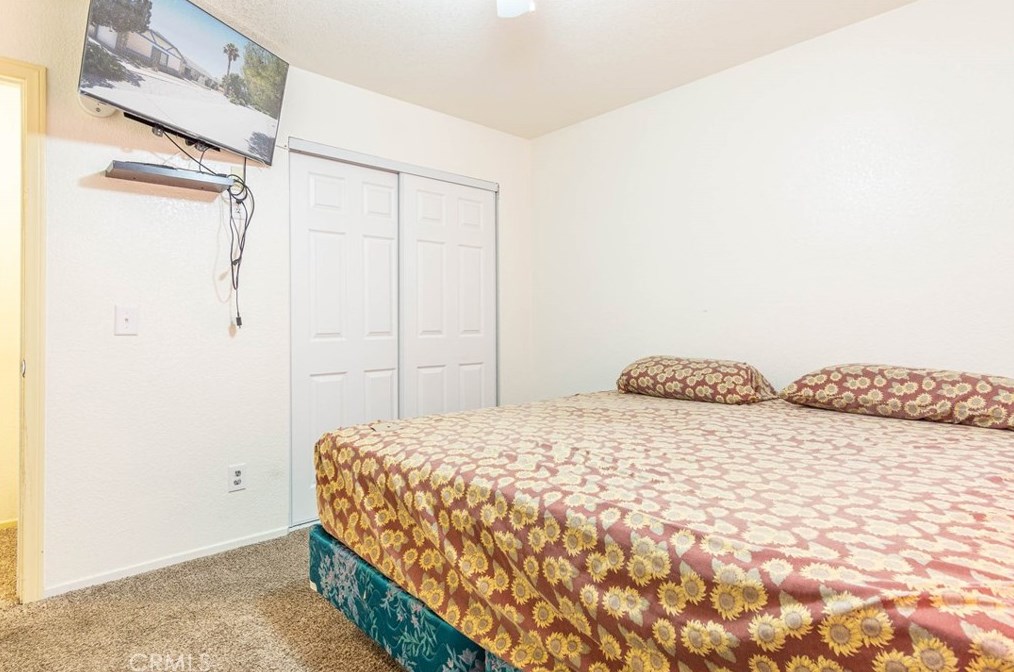 17135 Danbury Ave, Hesperia CA  92345-7001 exterior