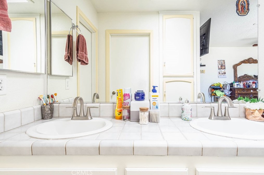 17135 Danbury Ave, Hesperia CA  92345-7001 exterior