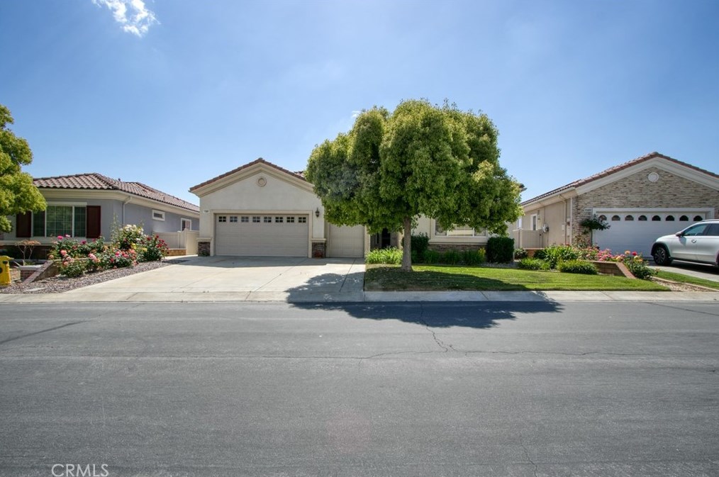1589 Castle Pines Ln, Beaumont, CA 92223-8521