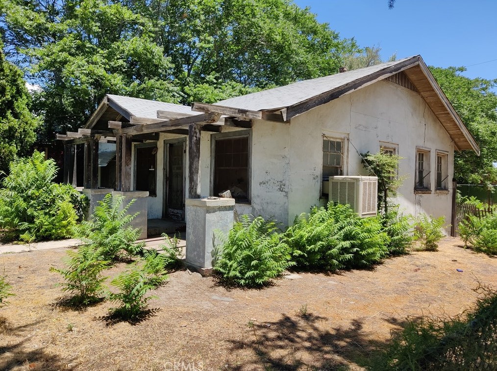 218 N 4th St, Banning, CA 92220