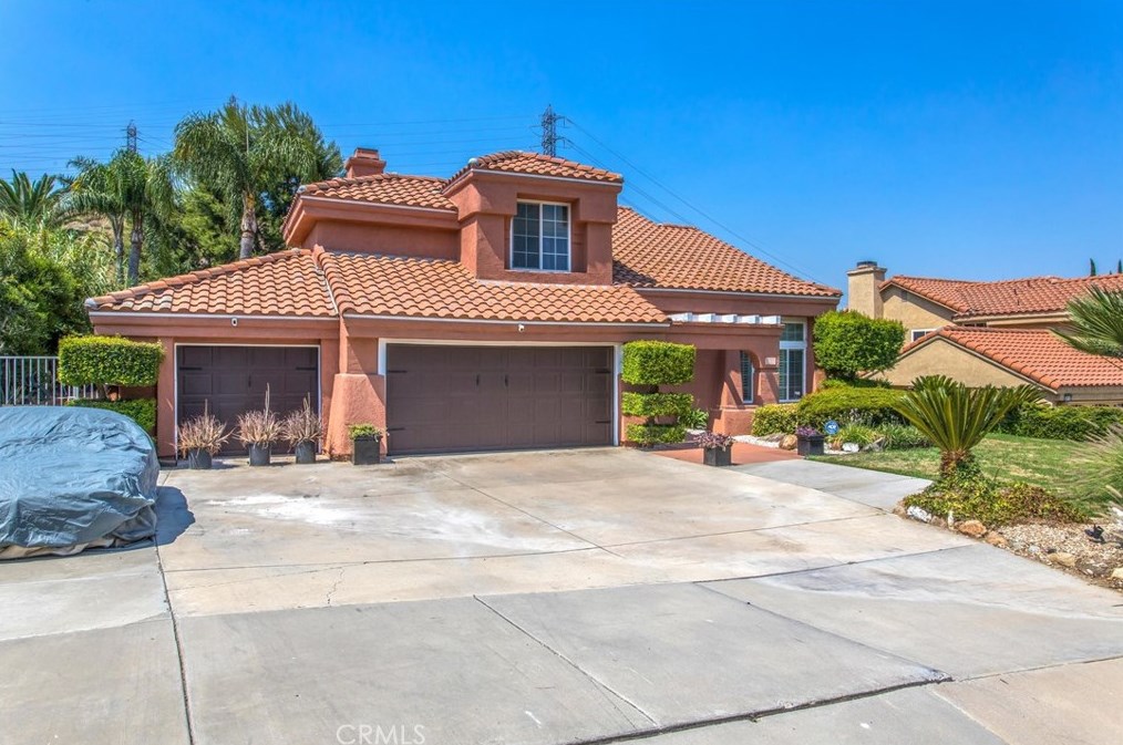 3020 Canyon Vista Dr, Colton, CA 92324
