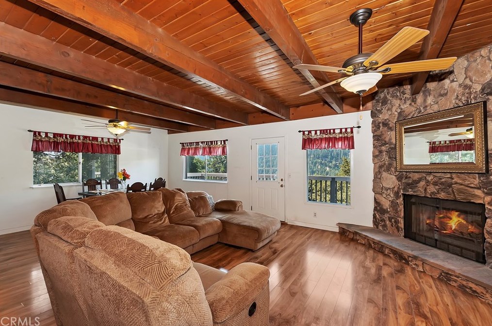 456 Wylerhorn Dr, Crestline, CA 92325