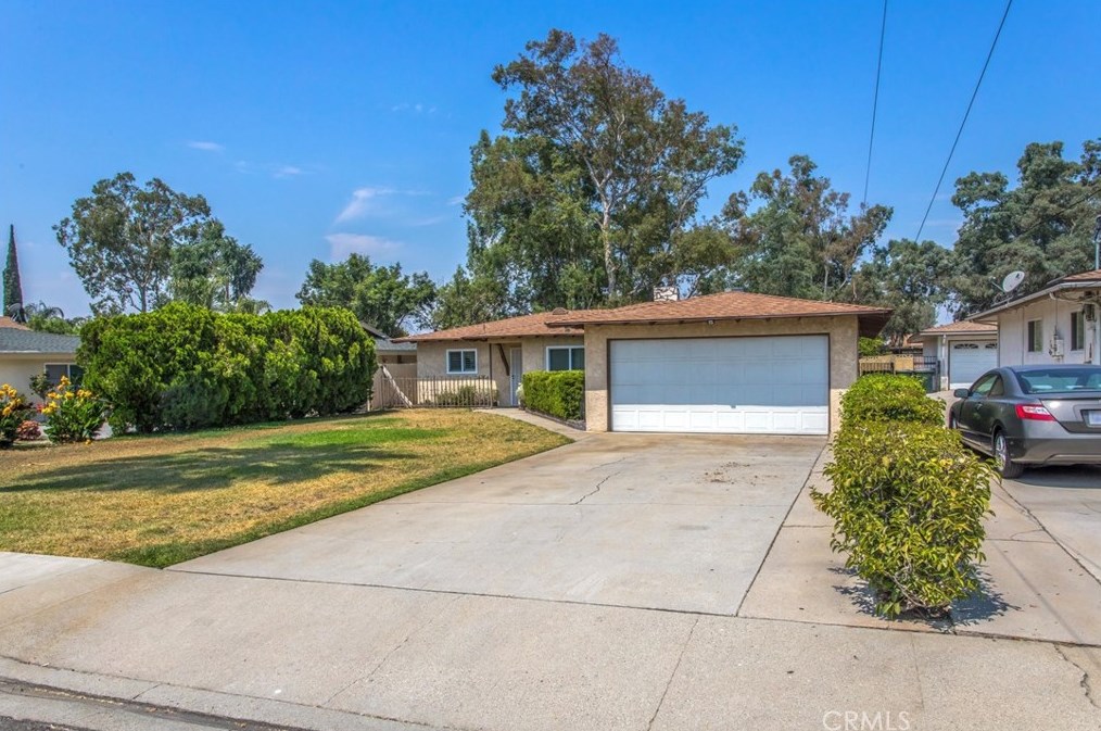 9516 Acacia Ave, Fontana, CA 92335