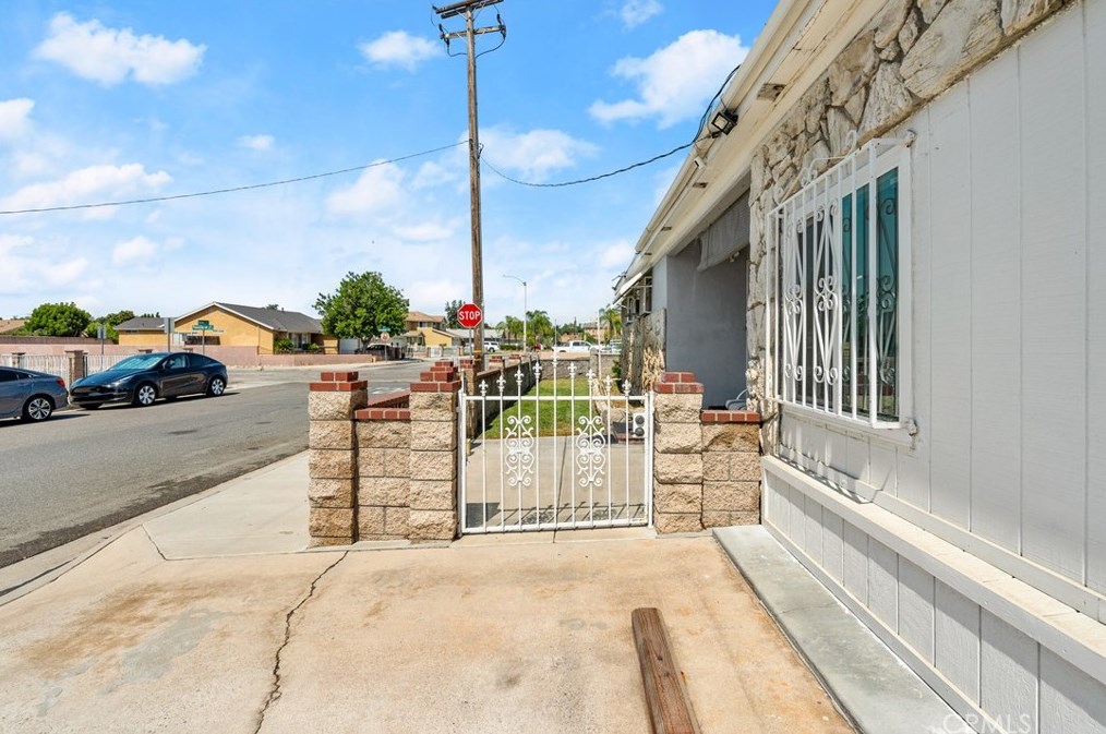 365 Pennsylvania Ave, San Bernardino CA  92410-2120 exterior