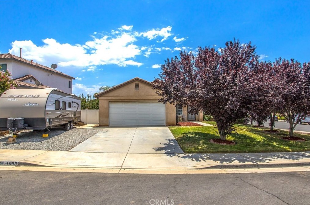 1688 Stone Creek Rd, Beaumont, CA 92223