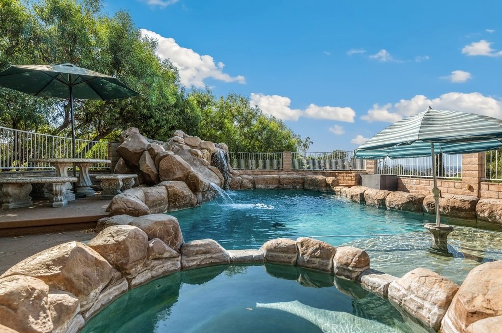 1497 Cindee Ln, Colton, CA 92324-4827