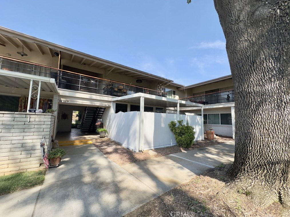 52 Center St, Redlands, CA 92373-8114