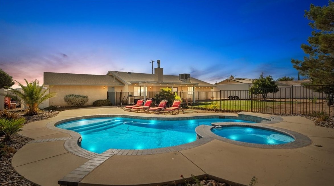 7946 Cottonwood Ave, Hesperia CA  92345-4213 exterior