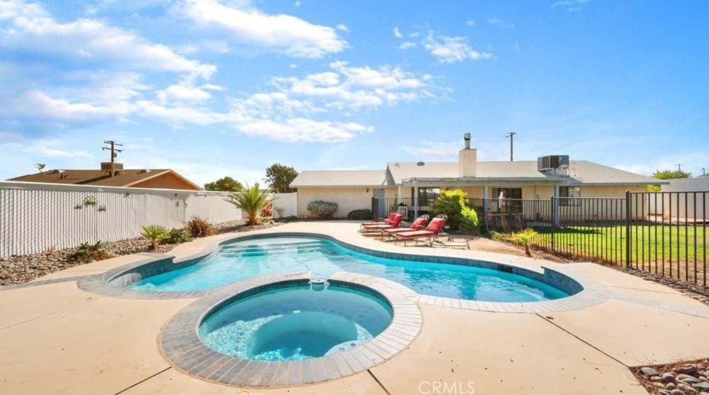 7946 Cottonwood Ave, Hesperia CA  92345-4213 exterior
