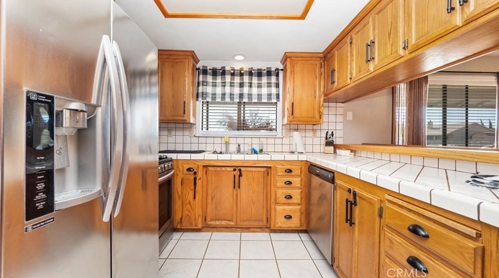 7946 Cottonwood Ave, Hesperia CA  92345-4213 exterior