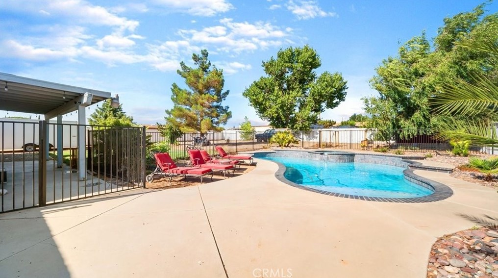 7946 Cottonwood Ave, Hesperia CA  92345-4213 exterior