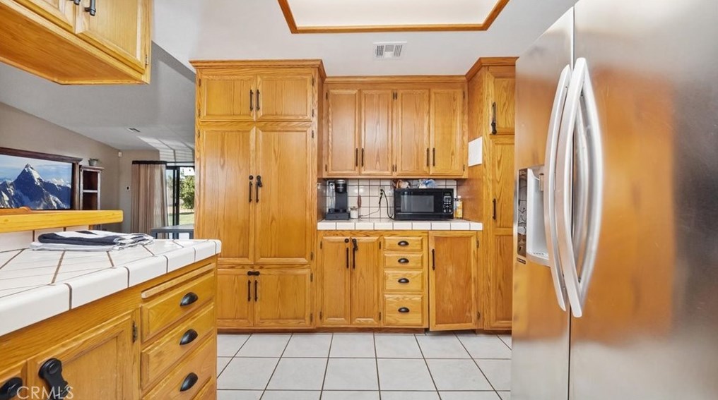 7946 Cottonwood Ave, Hesperia CA  92345-4213 exterior