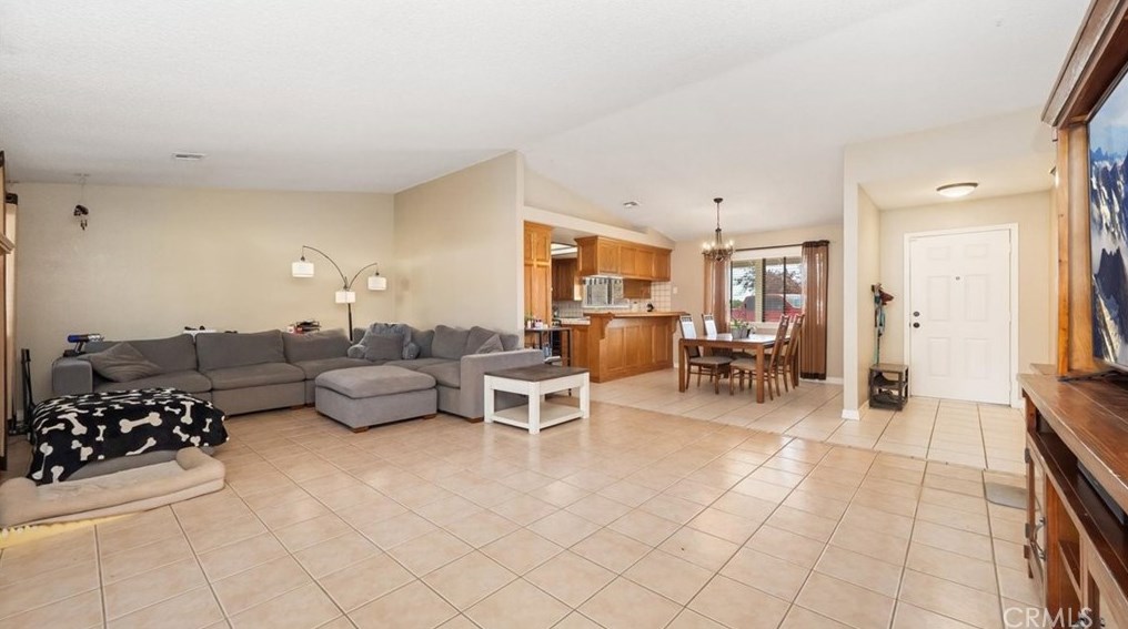 7946 Cottonwood Ave, Hesperia CA  92345-4213 exterior