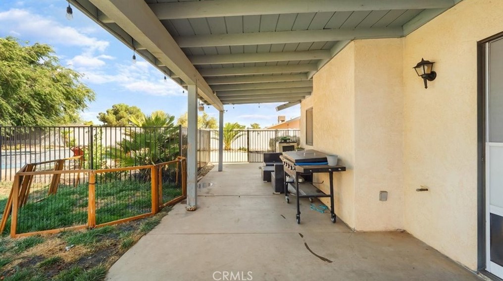 7946 Cottonwood Ave, Hesperia CA  92345-4213 exterior