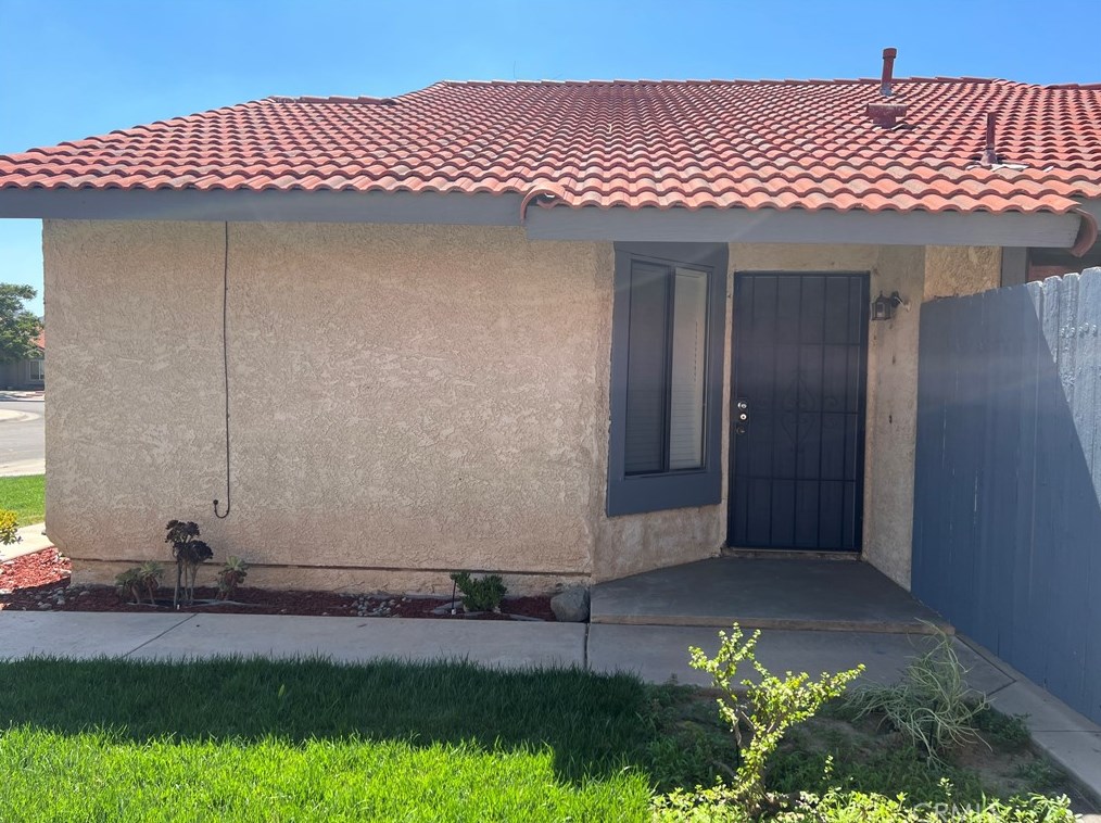 3025 Avenue, Palmdale, CA 93550-2414