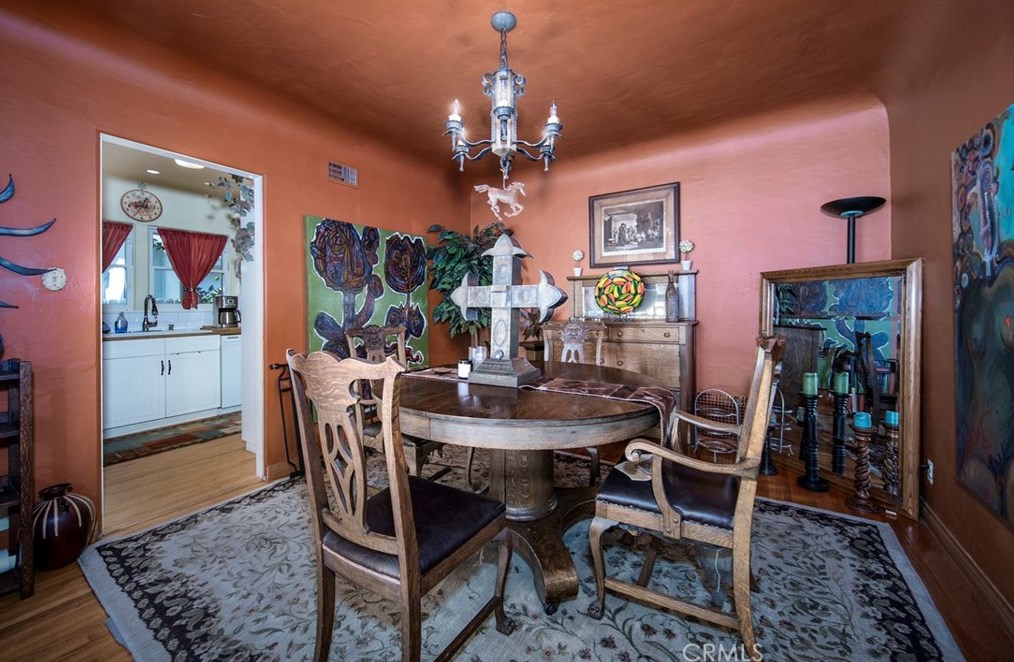 5626 Magnolia Ave, Riverside CA  92506-1823 exterior