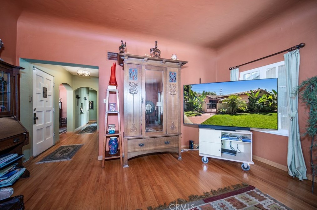 5626 Magnolia Ave, Riverside CA  92506-1823 exterior