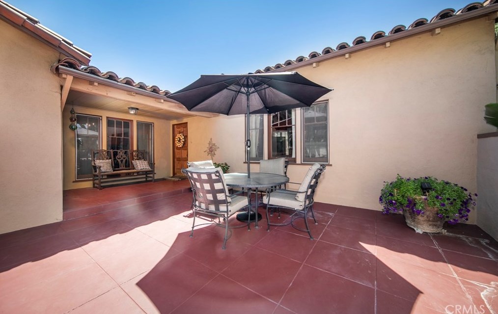 5626 Magnolia Ave, Riverside CA  92506-1821 exterior